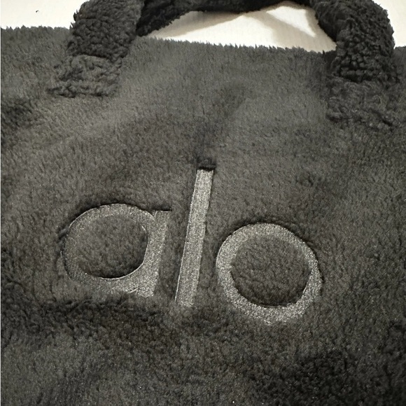NWOT Alo Yoga Foxy Sherpa Tote - Picture 4 of 6